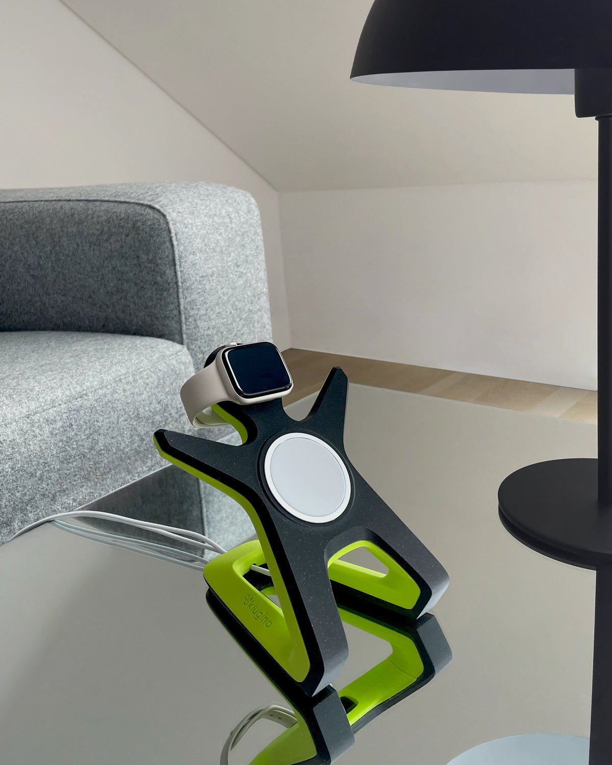 The Hugger Docking Stand 2 in 1