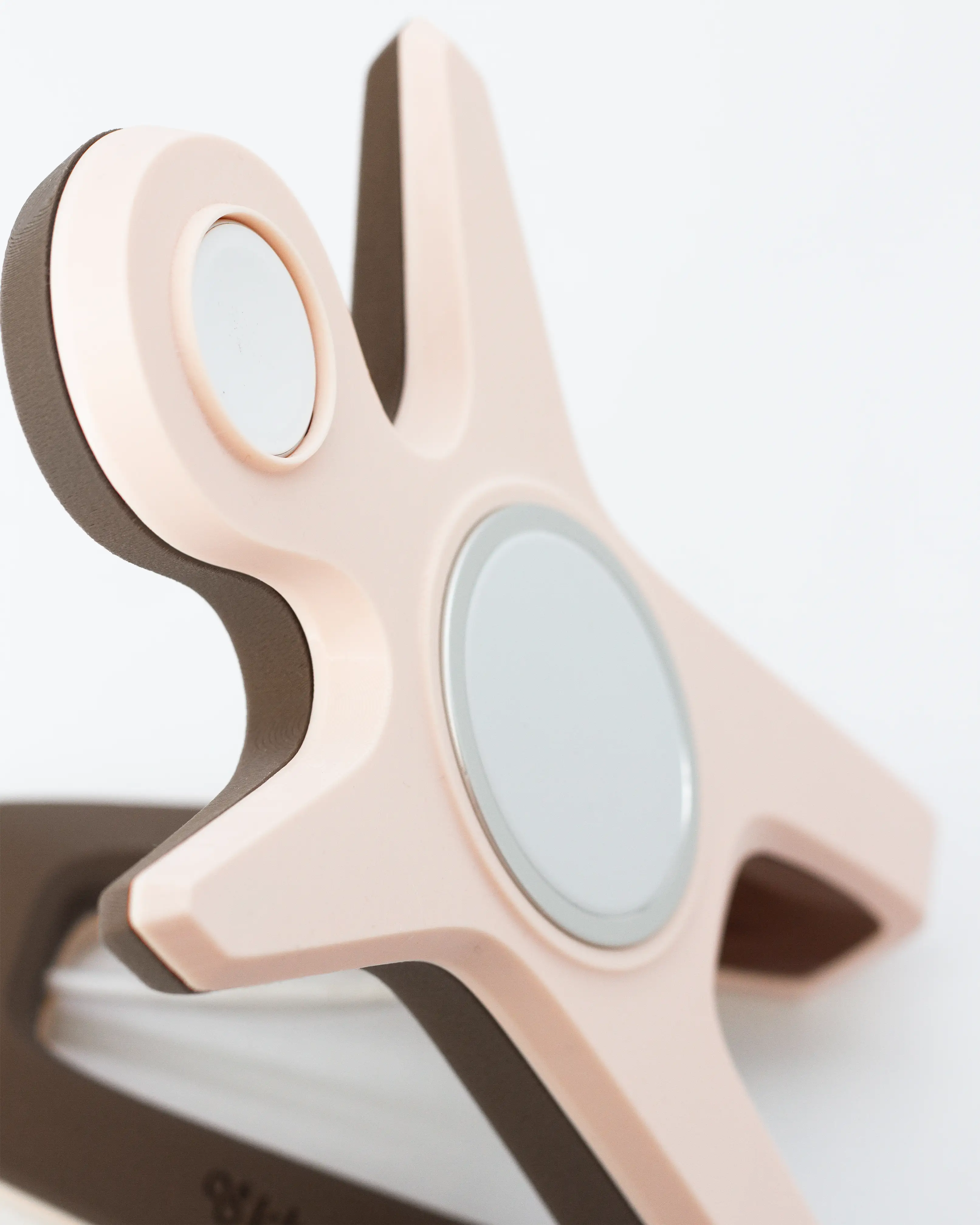 The Hugger Docking Stand 2 in 1