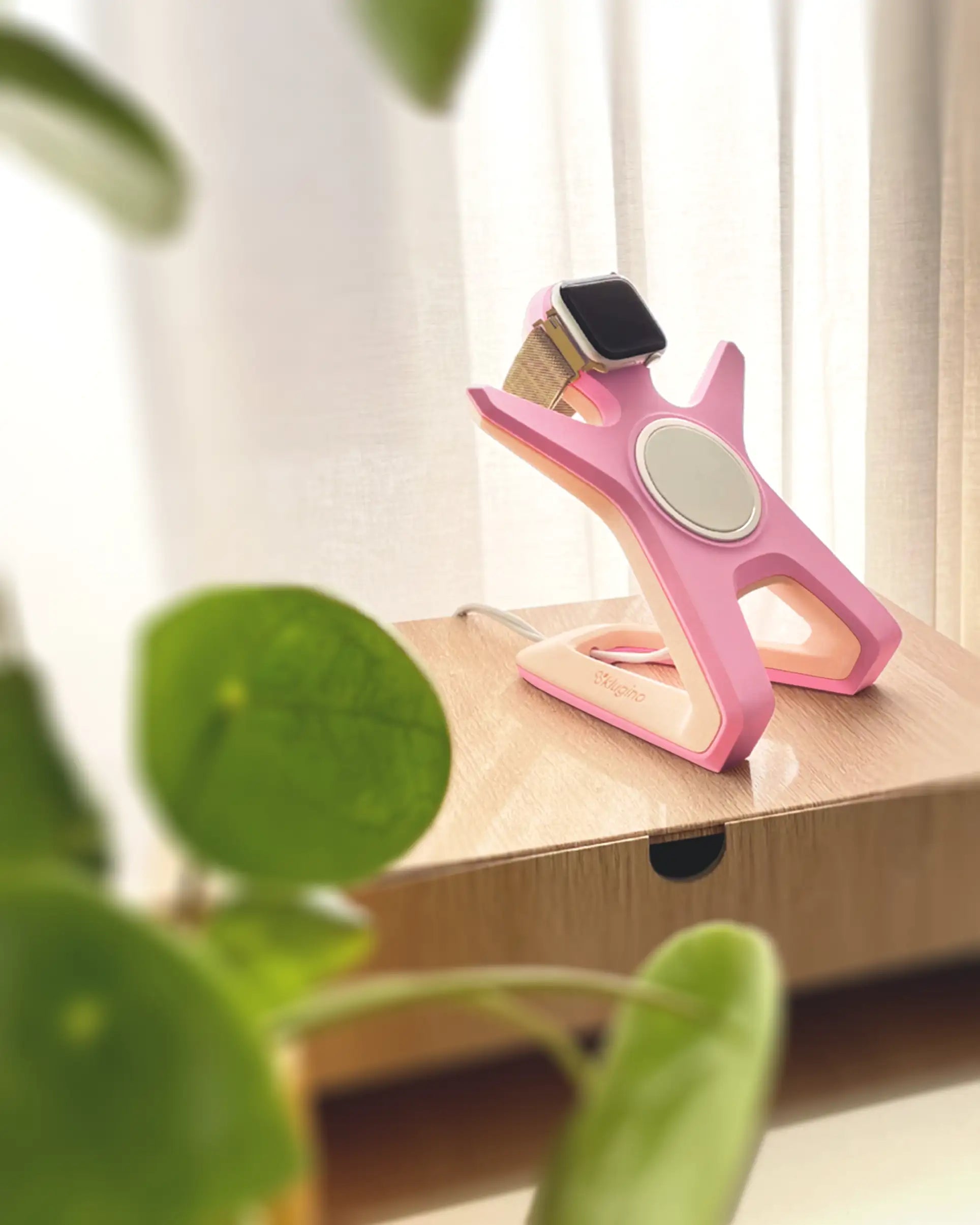 The Hugger Docking Stand 2 in 1