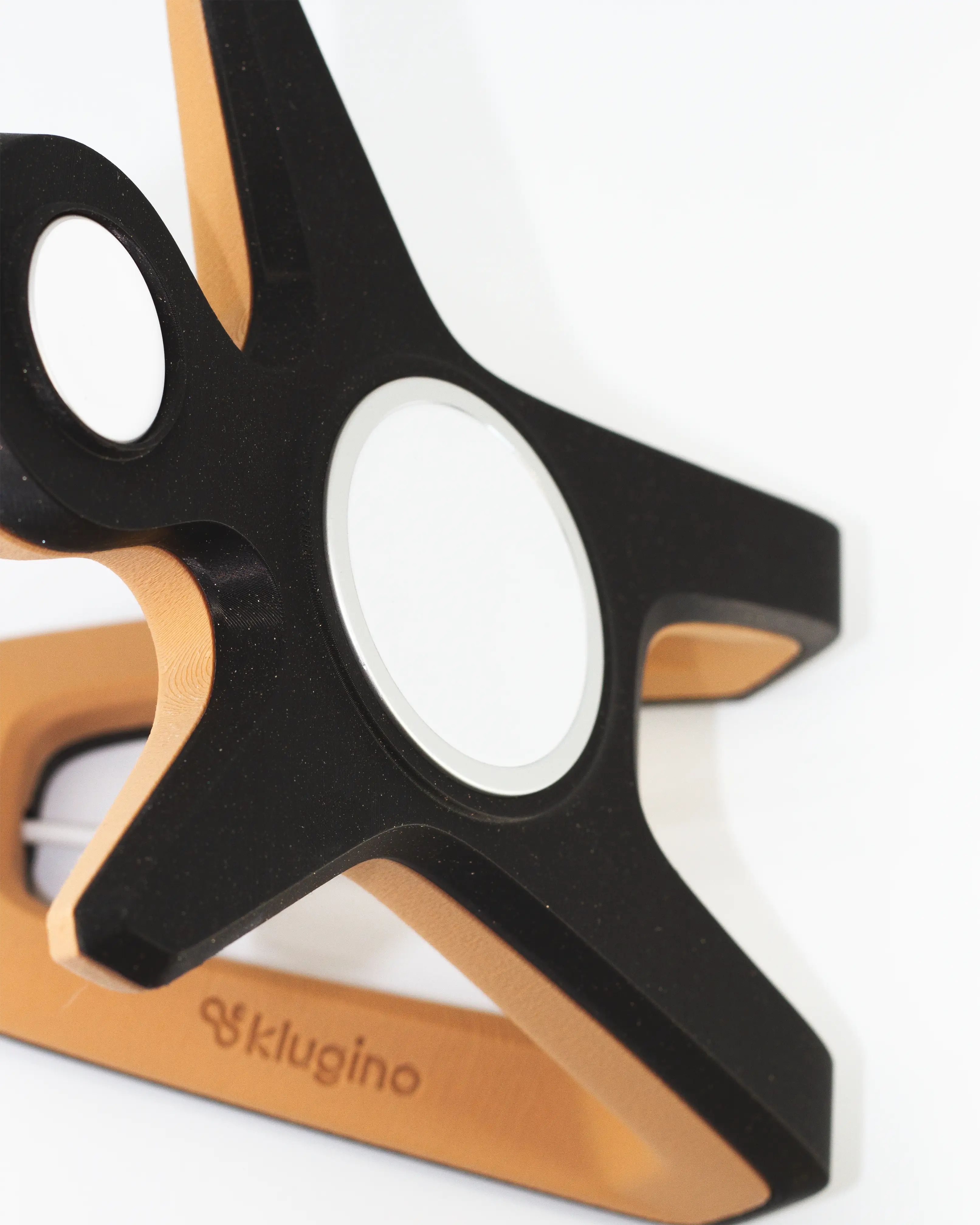 The Hugger Docking Stand 2 in 1