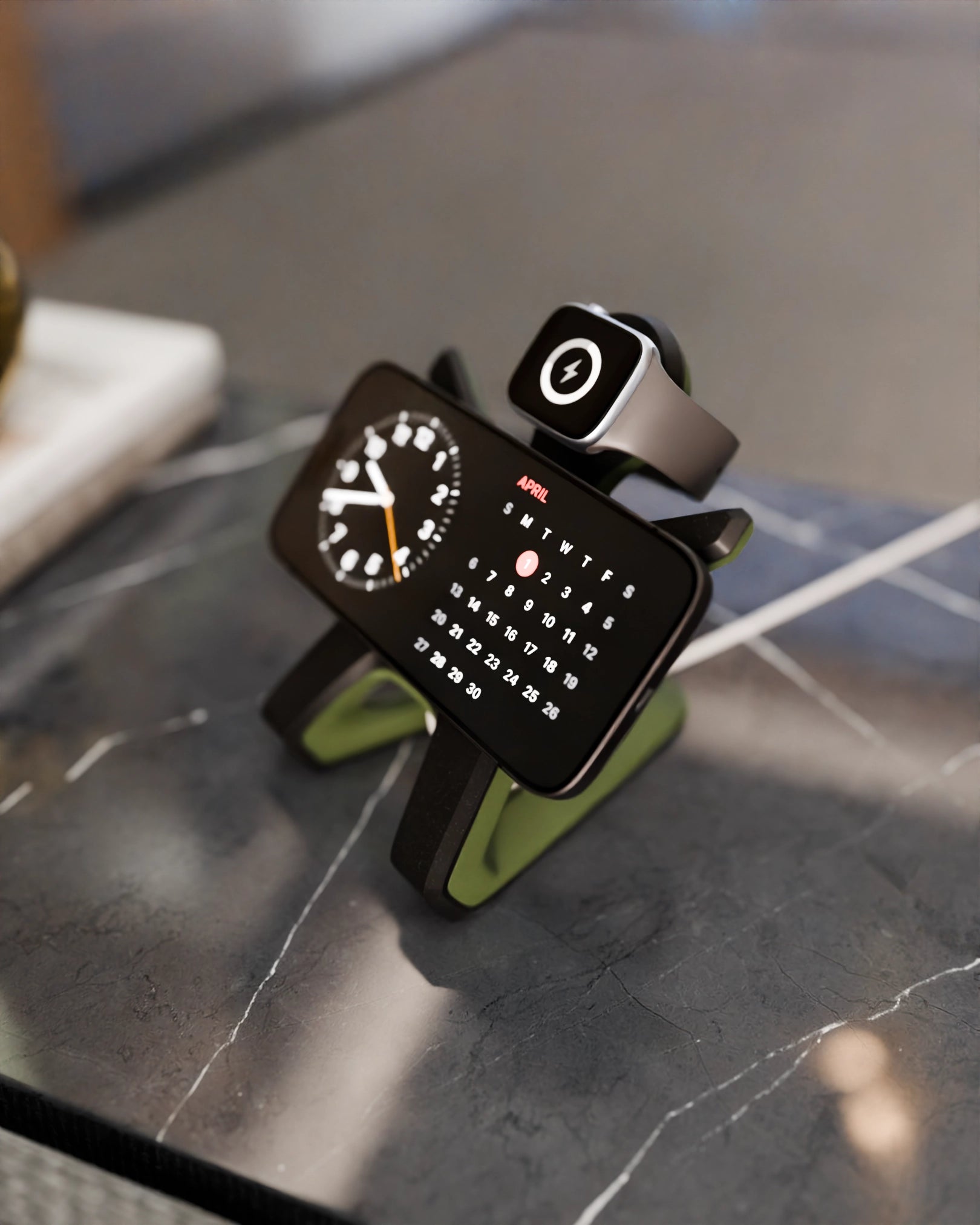 The Hugger Docking Stand 2 in 1