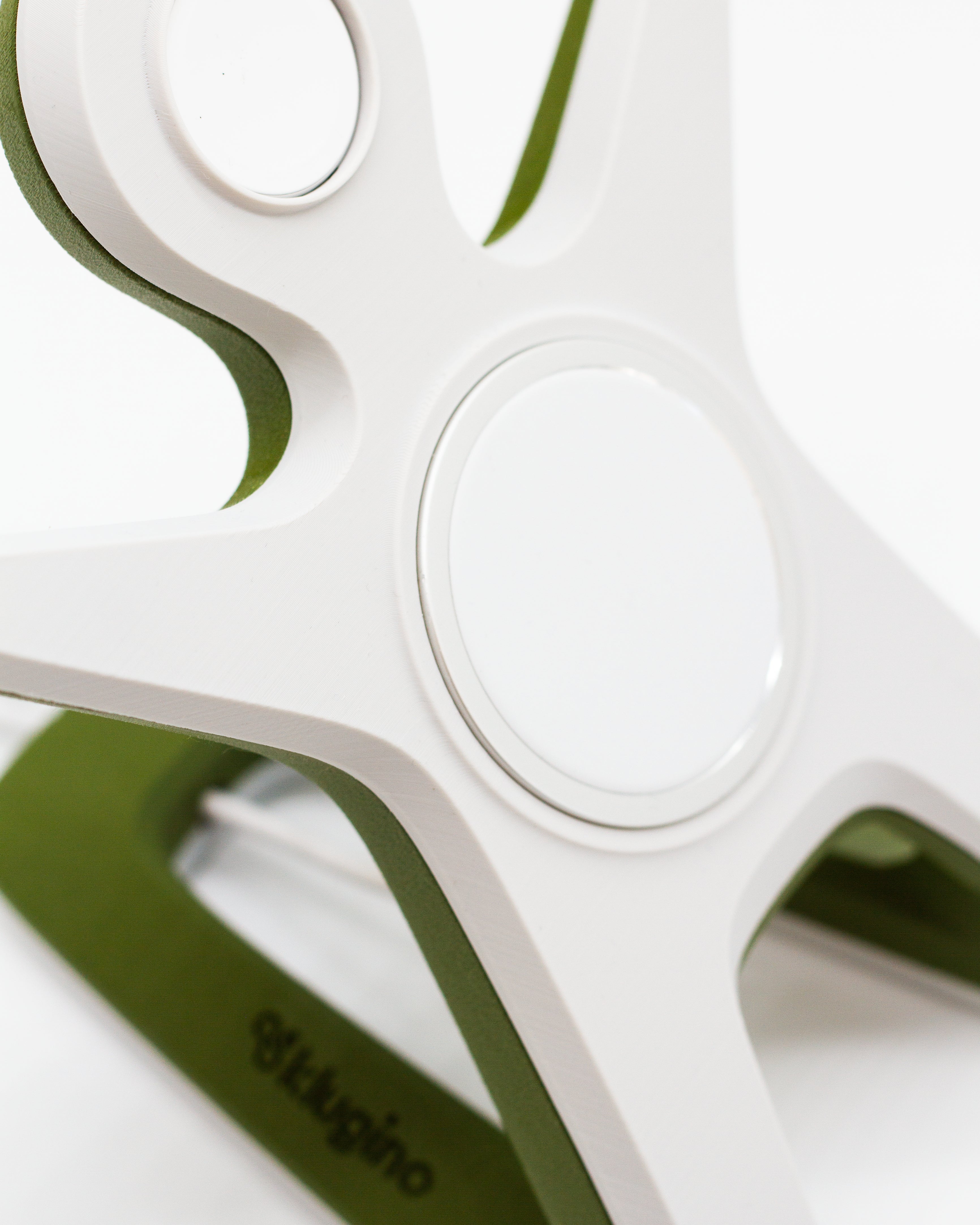 The Hugger Docking Stand 2 in 1